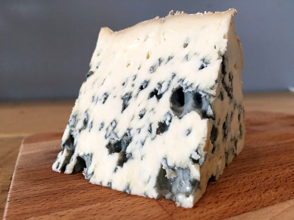 Сыр с голубой плесенью Blue Cheese