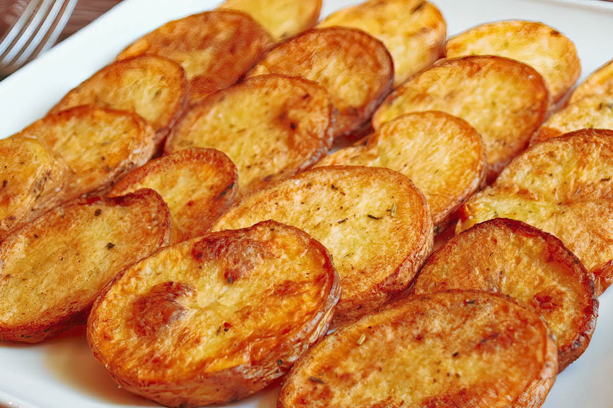 Картофель с сыром и сметаной в духовке